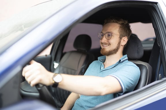 Frank Wuschanski traegt Autofahrerbrille