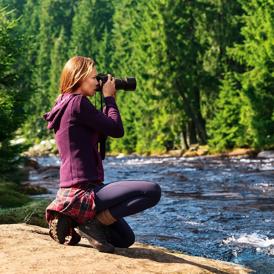 Frau fotografiert outdoor